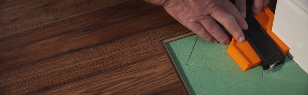 工作的aukward cut图片下载