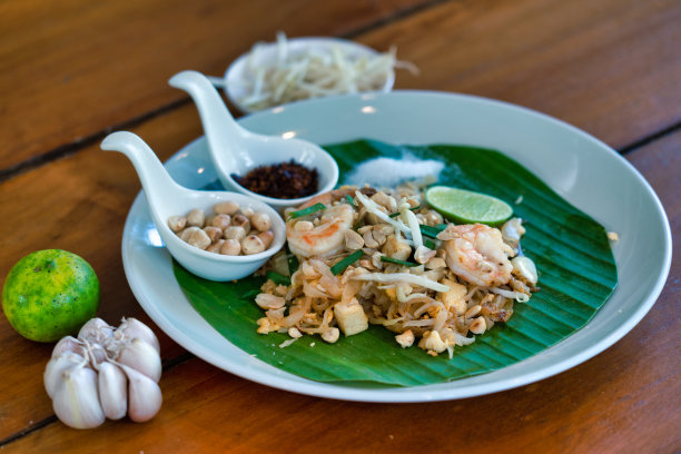 美味的泰式炒面图片下载