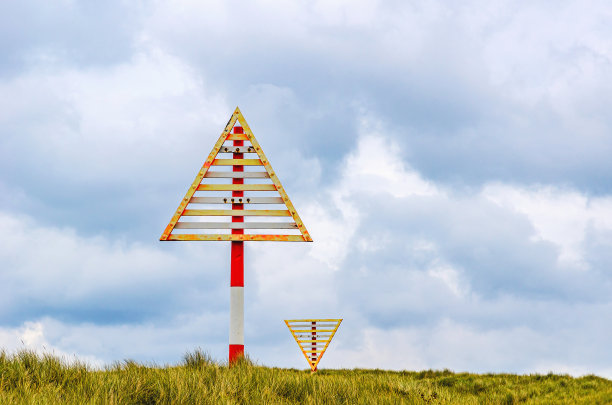 沙丘上的导航标志图片下载