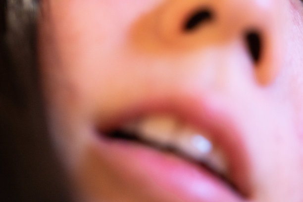 脸部模糊的部分。图片下载