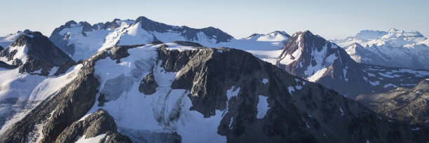 加里波第公园的山脉在夏天从山顶看。图片下载