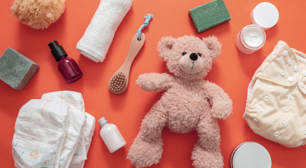 婴儿沐浴和换尿布产品背景，俯视图图片下载