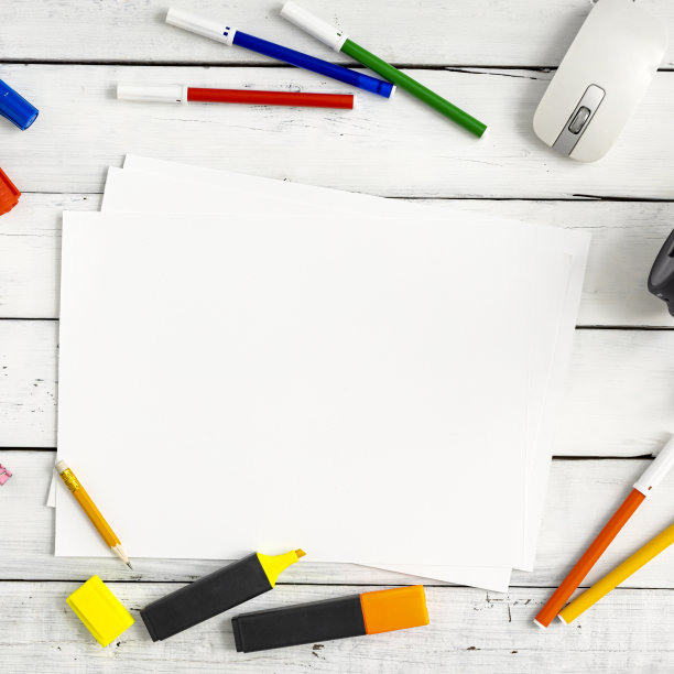 平铺在线学习或工作场所概念图片下载