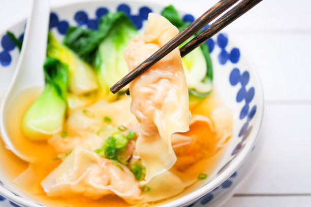 自制的白菜馄饨汤图片下载