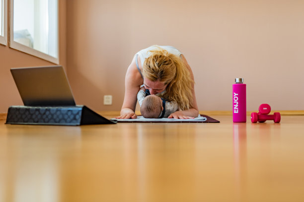 只要他和她在一起，世上无难事。图片下载