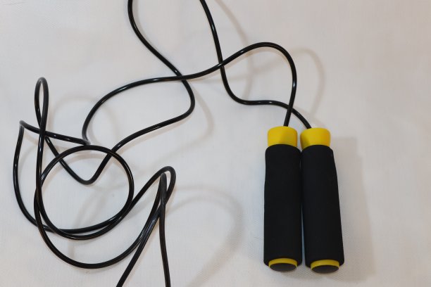 跳绳在白色的背景图片下载