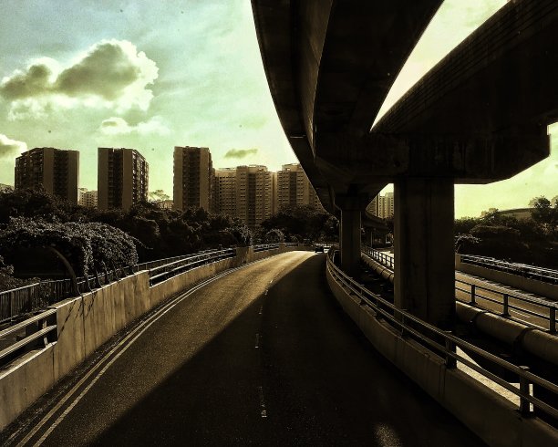 穿越心脏地带的通勤图片下载