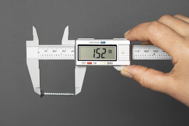 数字卡尺测量螺丝图片下载