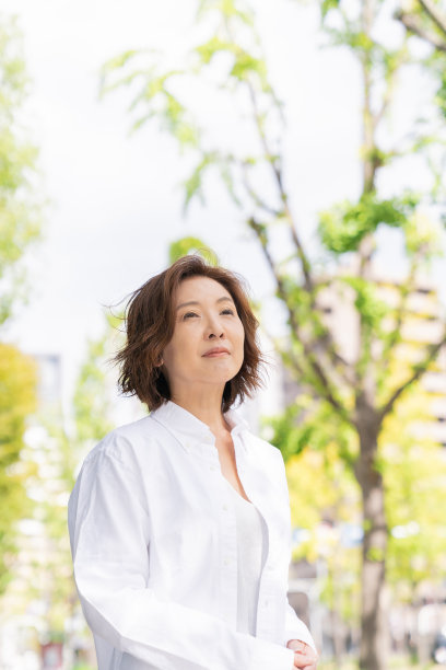 老年妇女，微笑图片下载