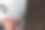 他手里拿着一把六角钥匙，用它从家具的侧面拧下一颗螺丝钉。图片下载