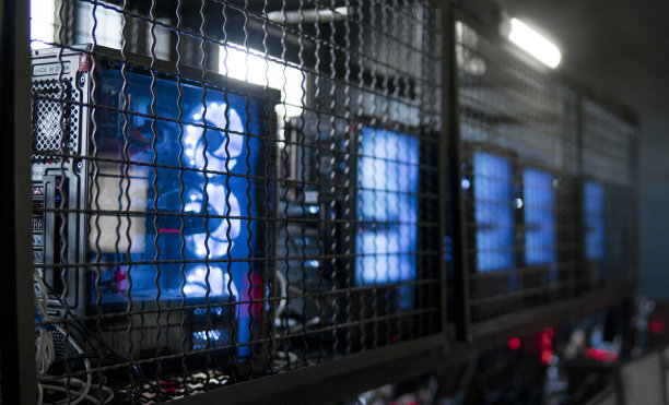 电脑俱乐部是现代电脑玩家和喜欢玩游戏的人的俱乐部。图片下载