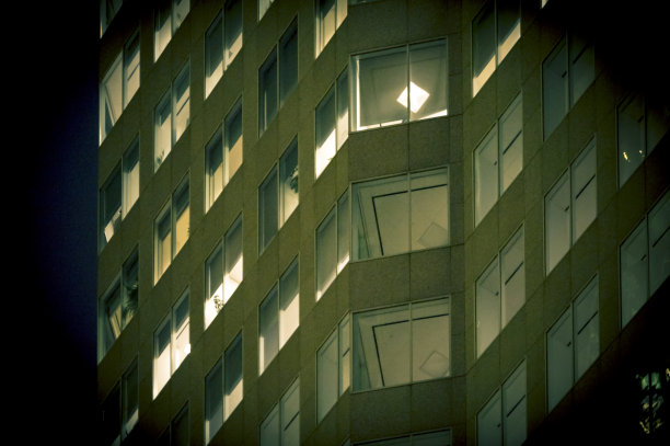 办公大楼夜间图片下载