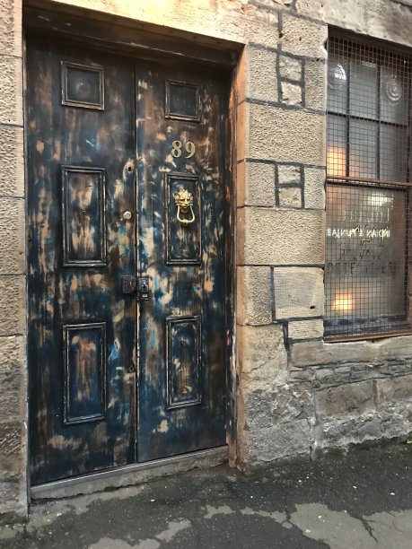 蓝色的门图片下载