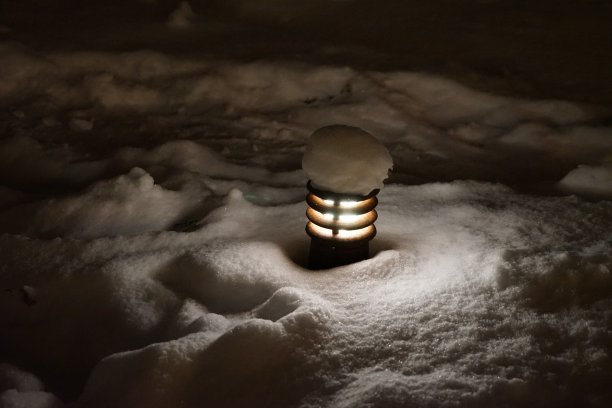 雪中的灯笼图片下载