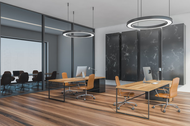 木质的黑色办公室，镶木地板上有椅子和电脑图片下载