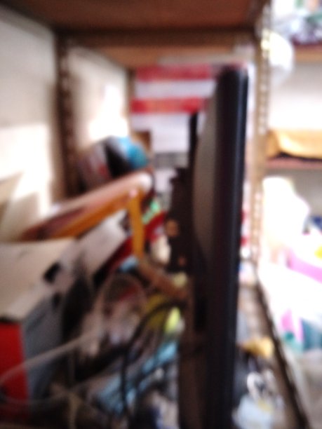 从棉兰Dolok Masihul Family Fotocopi商店侧面可以看到的电视。2021年2月15日图片下载