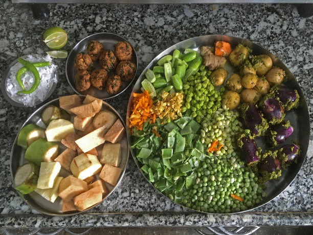 传统古吉拉特Undhiyu食材Kichan平台图片下载