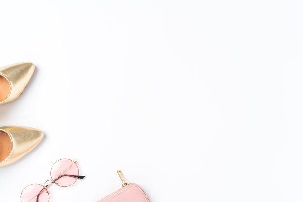 女性服装与文案空间。俯视图图片下载