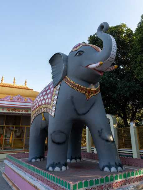 印度寺庙中蓝色象主甘尼萨的雕像图片下载