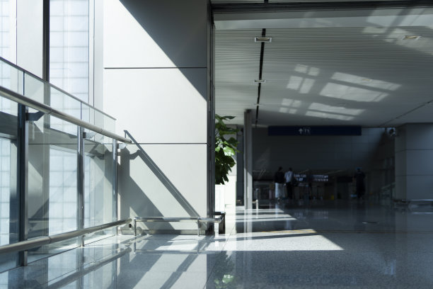 机场空荡荡的走廊图片下载