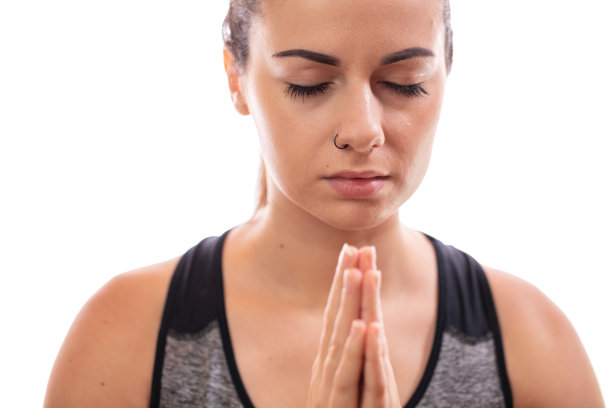 年轻女子手拉着手沉思图片下载