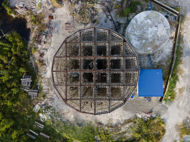 上下视图的在建水箱塔图片下载