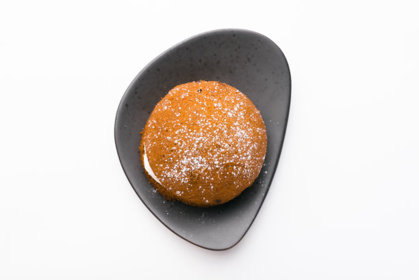 俯视图的照片美味的蛋糕在白色的背景图片下载