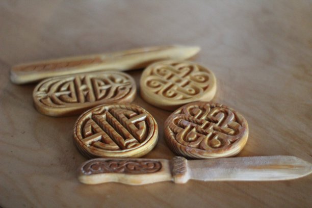 木制模具和刀与亚洲东方雕刻特别用品制造国家面包房饼干图片下载