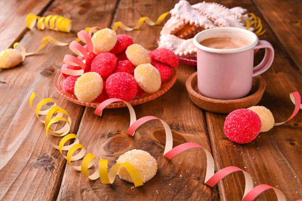 意大利狂欢节期间的传统甜点。街头小吃，威尼斯狂欢节用的糖圆饼干。水平的照片图片下载