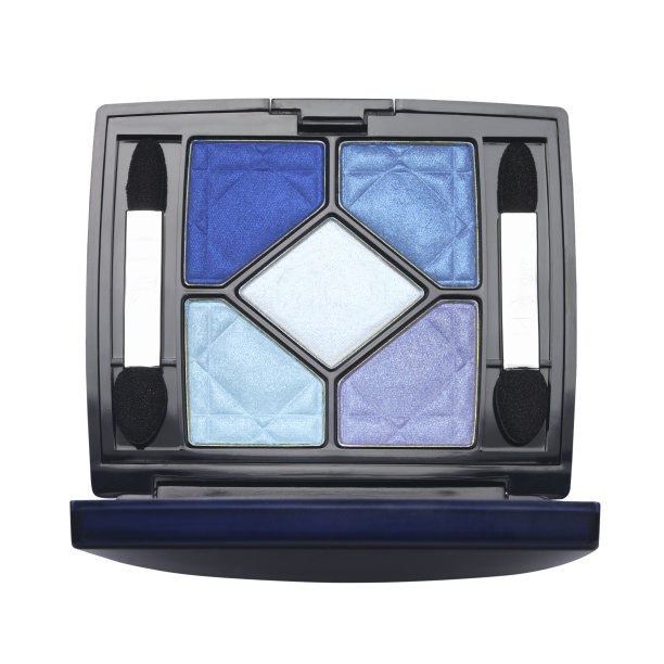 开放式化妆品套装，黑色塑料盒，内含眼影和涂膏器图片下载