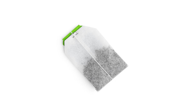在白色背景上孤立的茶包图片下载