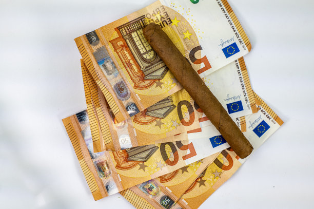 50欧元钞票和雪茄图片下载