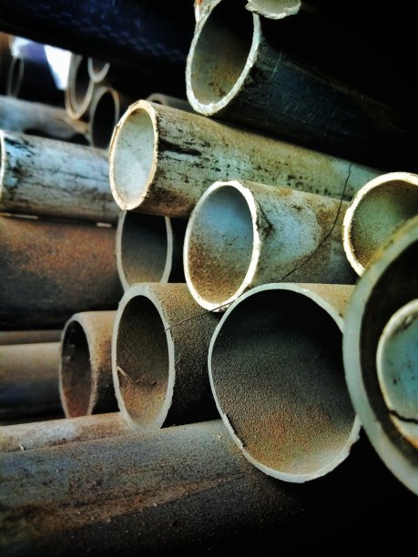 一种小型和大型水管的集合，在建筑商店销售图片下载