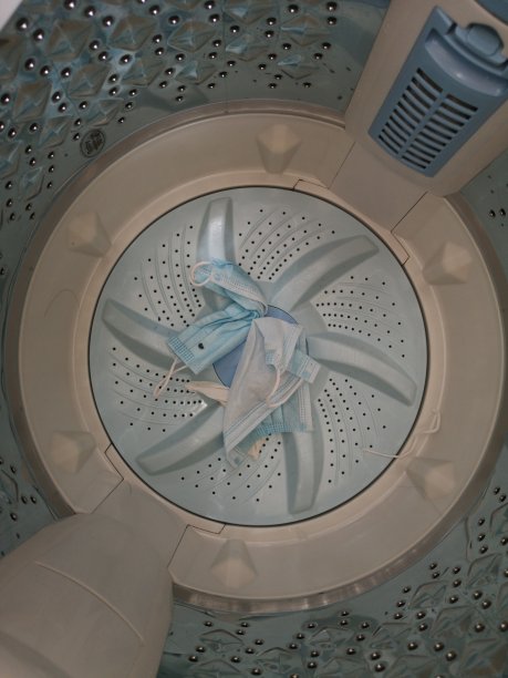 用完的口罩在洗衣机里图片下载