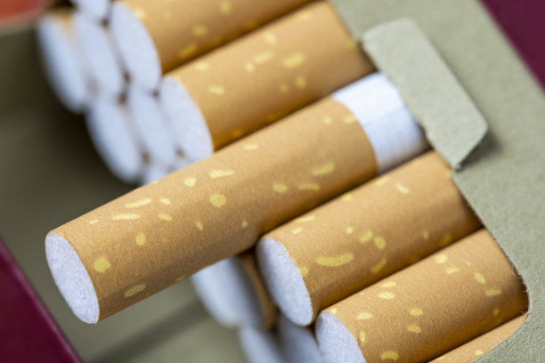 打开香烟包装盒图片下载