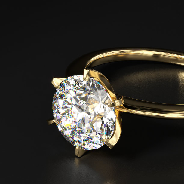 黑色的桌子上放着一枚镶有大钻石的金戒指。显示完美的切割和光线折射。3 d渲染。图片下载