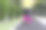 年轻的特大号妇女在公园里锻炼图片下载