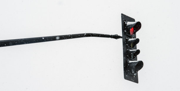 下雪时红灯-(加拿大多伦多)图片下载