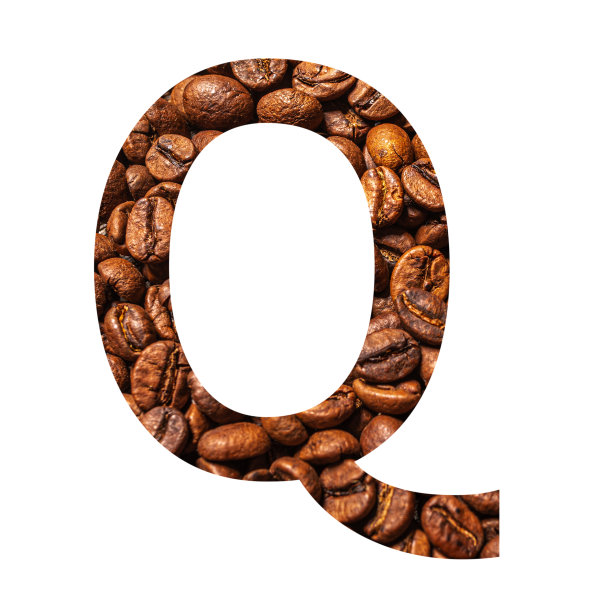 字母Q从咖啡豆分离在白色的背景图片下载