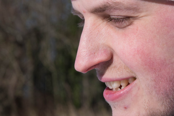 滴在鼻子下图片下载