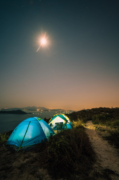 在山顶露营图片下载