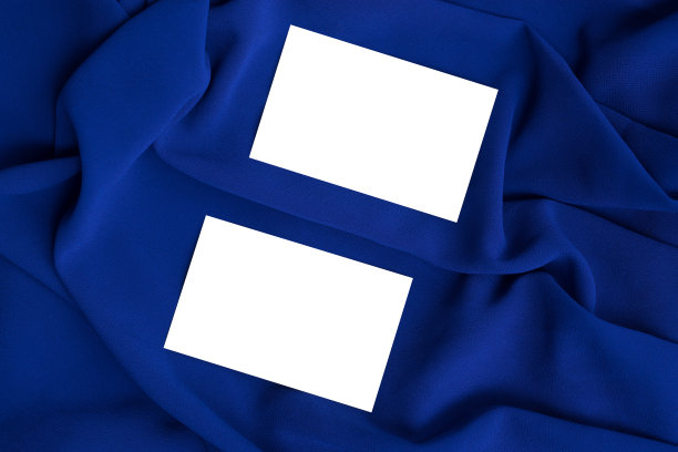 两张白色名片的模型。带有文本空间的模板。图片下载