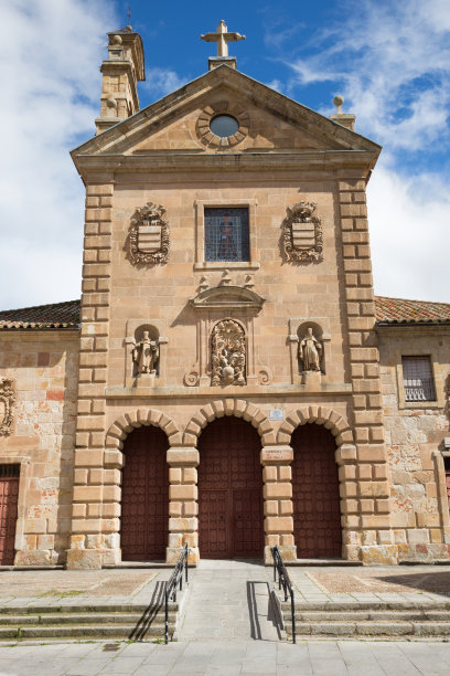 萨拉曼卡——圣巴勃罗教堂的入口。图片下载