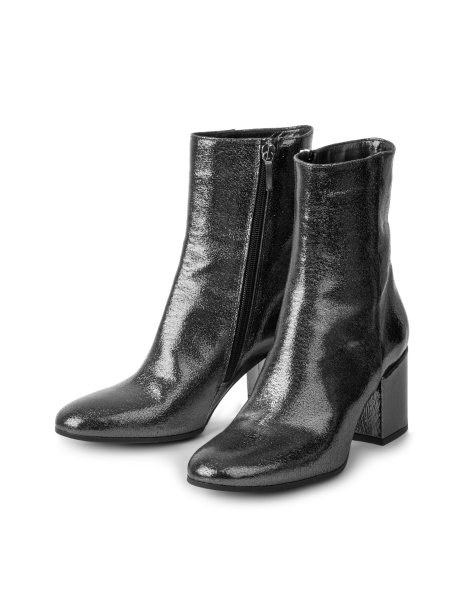 黑人女性的鞋子图片下载