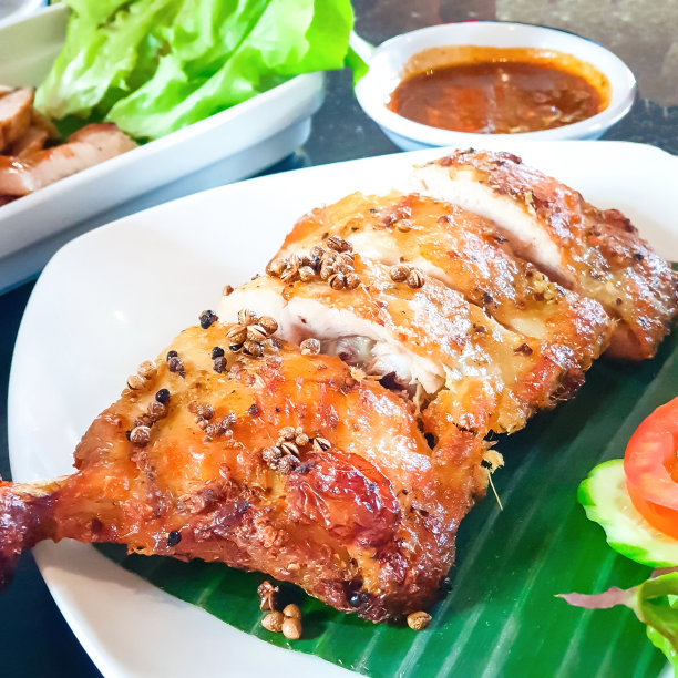 配辣酱的烤鸡图片下载