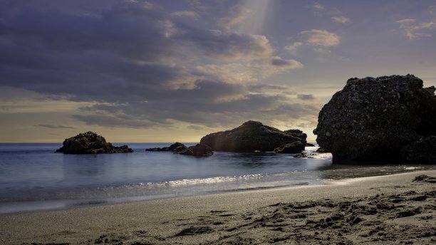 长曝光照片的海滩在黄昏的内尔加西班牙图片下载