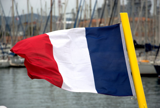 背景为左舷的法国国旗图片下载