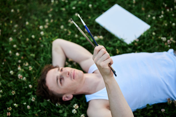 田野艺术家绘画图片下载