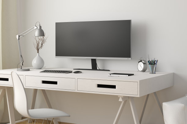 宽屏显示模拟。白色办公桌和墙壁的工作场所。图片下载