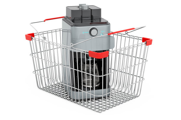 购物篮内的咖啡机，白色背景上的3D渲染图片下载